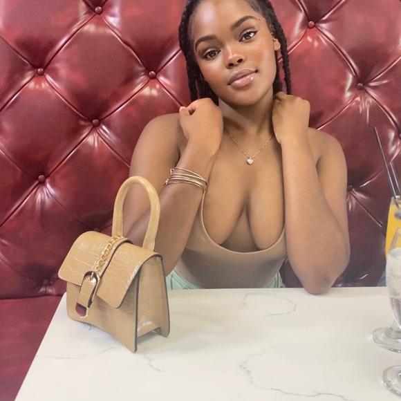 Meet your Posher, Kaia - Picture 1 of 2